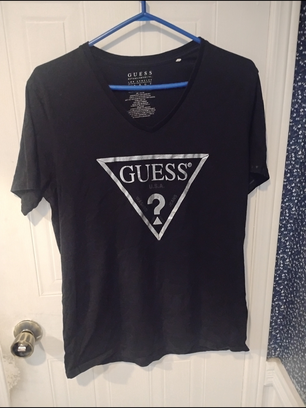 GUESS Black Logo V-Neck Tee
